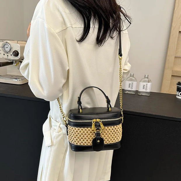 Fashionable and Personalized Raffig-woven Hand-held Handbag for Women. It's Simple,casual,versatile and A Single - Shoulder Bag.